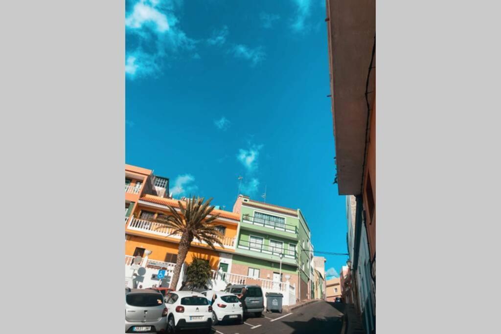 Large 90M2 Canary Apartment, Nice View, Location ! Puerto de Santiago  Luaran gambar