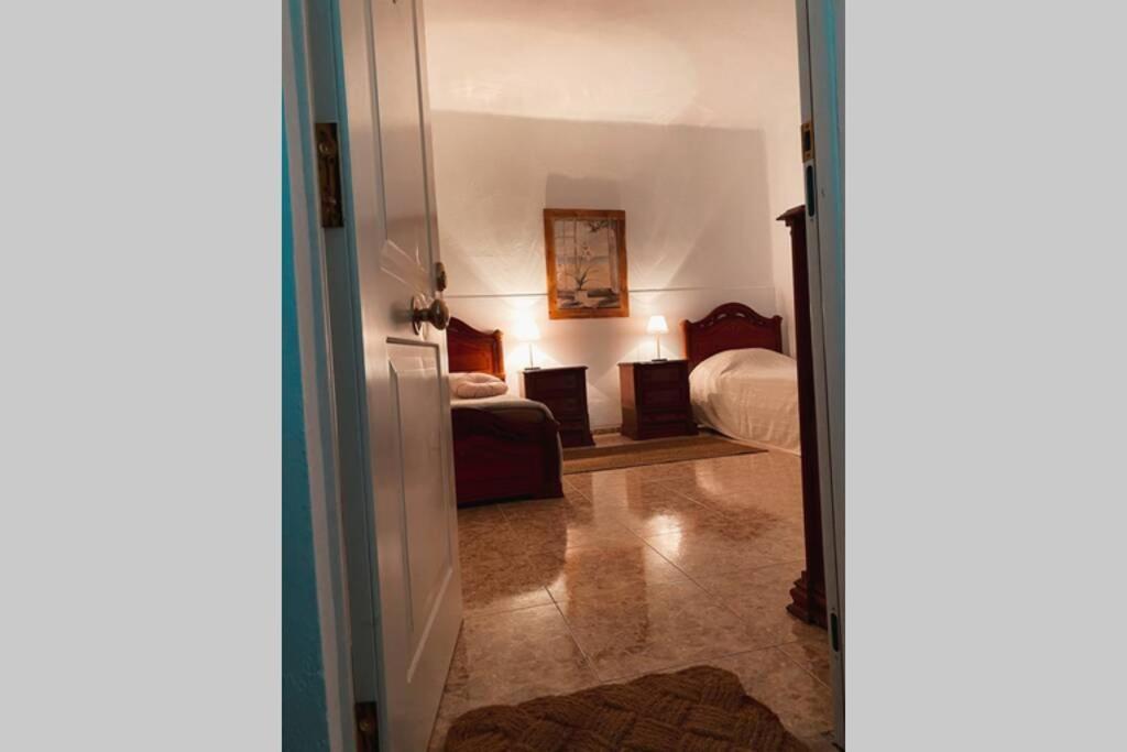 Large 90M2 Canary Apartment, Nice View, Location ! Puerto de Santiago  Luaran gambar